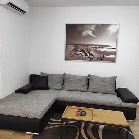 Apartman Branimir Novalja Buitenkant foto
